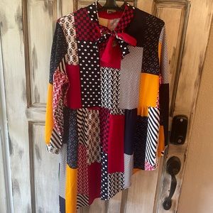 Colorblock Abstract Top. Size 1XL